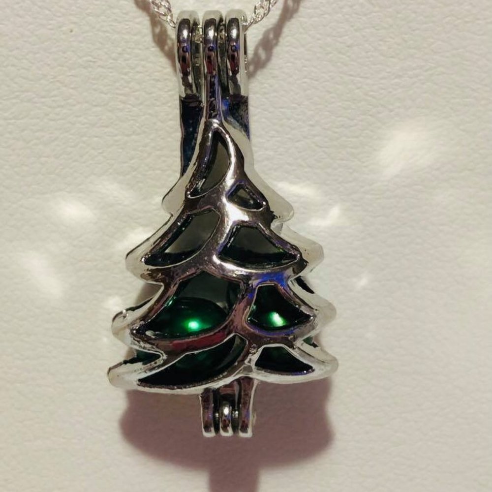 NEW SP  Christmas Tree charm necklace Pearls